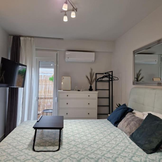 Chic Apt Near Acropolis - Avdi Square Atena Exterior foto